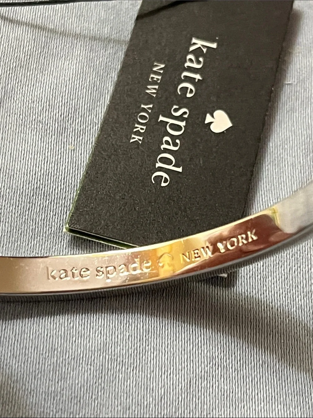 NWT🌞kate spade Green Enamel Silvertone Bangle w/Silver Spades & Locking Clasp - Picture 3 of 8